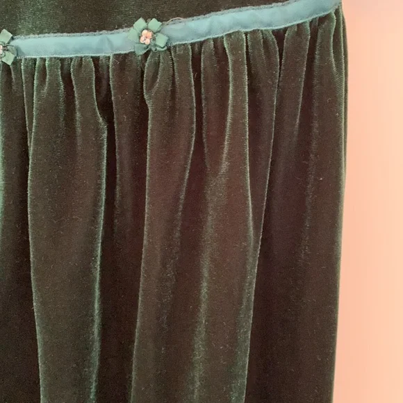 New Moves, Beautiful Dress of Dark Velvety Fabric, Perfect Holiday Dress, Size 5 - Picture 4 of 10